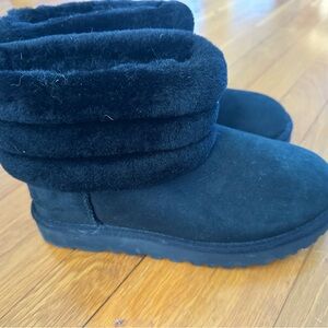 UGG NWOT Short Black Boots Women’s size 8